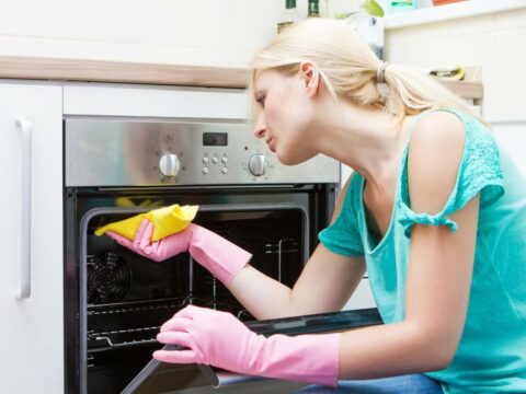 7 Easy Steps On How To Clean A Self-Clean Oven Efficiently